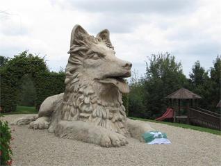 Újezd, betonová socha chodského psa na vyhlídce Hrádek