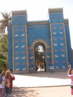 Babylón - vstupní brána do areálu vykopávek