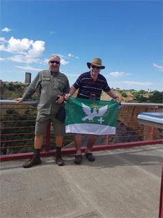 Díky ochotným cestovatelům se naše vlajka dostala až do bývalých diamantových dolů poblíž města Kimberley v Jihoafrické republice