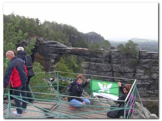 Národní přírodní památka Pravčická brána (největší pískovcová skalní brána v Evropě). Národní park České Švýcarsko